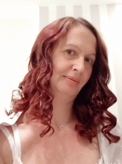Angi, 50 �ves t�rskeres� n�, Kiskunf�legyh�za