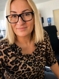 Enik�, 51 �ves t�rskeres� n�, Budapest
