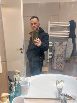 G�bor, 35 �ves t�rskeres� f�rfi, T�c