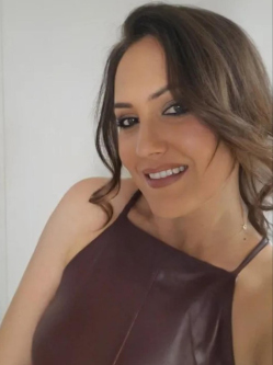 Laura, 43 �ves t�rskeres� n�, Ny�regyh�za