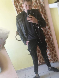 Rich�rd, 24 �ves t�rskeres� f�rfi, Mosonmagyar�v�r