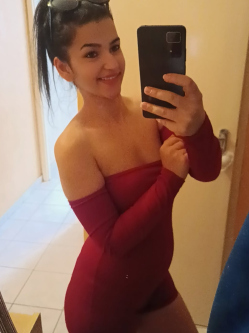 Niki, 25 �ves t�rskeres� n�, Tisza�jv�ros