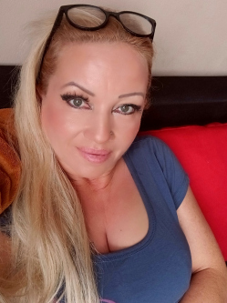 Bernadett, 45 �ves t�rskeres� n�, Budapest