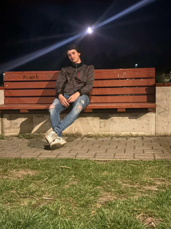 Andris, 19 �ves t�rskeres� f�rfi, S�rv�r