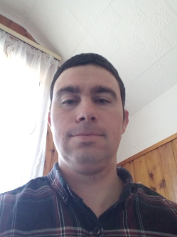 R�bert, 33 �ves t�rskeres� f�rfi, Cegl�d