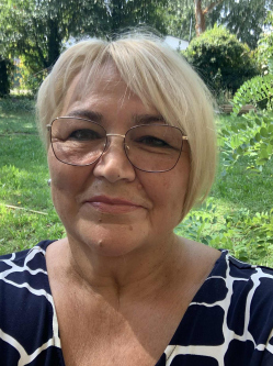Ildik�, 66 �ves t�rskeres� n�, G�rdony