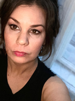 Laura, 45 �ves t�rskeres� n�, Budapest