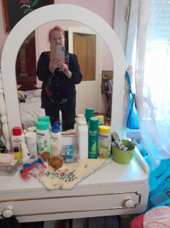 Vera, 76 �ves t�rskeres� n�, Mak�