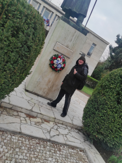 Geri, 21 �ves t�rskeres� f�rfi, Kom�rom