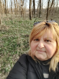 Magdolna, 53 �ves t�rskeres� n�, Besny�