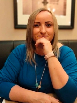 Szilvia, 38 �ves t�rskeres� n�, M�rk