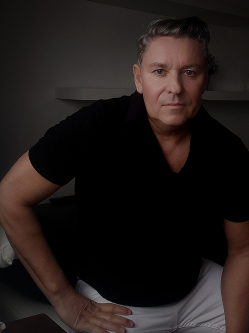 Attila, 52 �ves t�rskeres� f�rfi, Szabadsz�ll�s