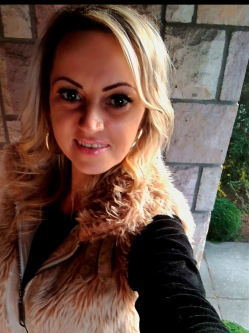 Eva, 45 �ves t�rskeres� n�, Arl�
