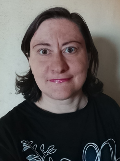 Eni, 21 �ves t�rskeres� n�, Budapest