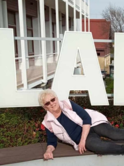 Zsuzsanna, 73 �ves t�rskeres� n�, V�rtessz�l�s