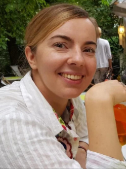 Bianka, 30 �ves t�rskeres� n�, P�cs