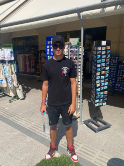 Adam, 23 �ves buda�rsi t�rskeres� f�rfi