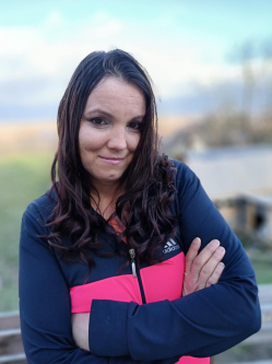 Regi, 42 �ves t�rskeres� n�, Kincsesb�nya
