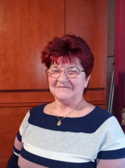 Anna, 69 �ves t�rskeres� n�, Koml�