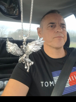 Ferenc, 46 �ves t�rskeres� f�rfi, Pusztam�rges