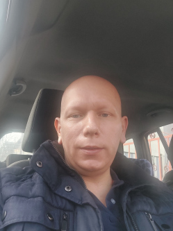 Norbert, 42 �ves t�rskeres� f�rfi, Tiszaf�red