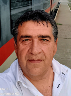 Zolt�n, 54 �ves t�rskeres� f�rfi, S�k�sd