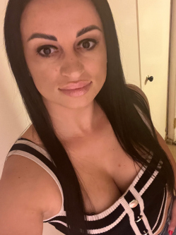 Enci, 33 �ves t�rskeres� n�, Ny�regyh�za