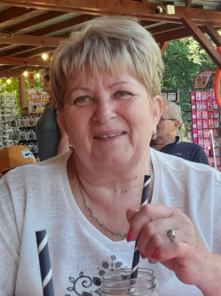 Julika, 65 �ves t�rskeres� n�, Beretty��jfalu