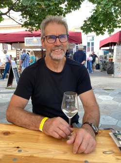 J�zsef, 63 �ves t�rskeres� f�rfi, J�szf�nyszaru
