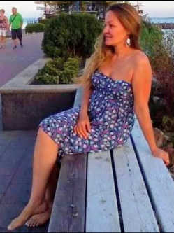 Anik�, 64 �ves t�rskeres� n�, Tata