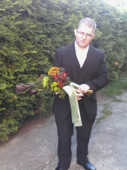 Tibi, 30 �ves t�rskeres� f�rfi, M�nosb�l