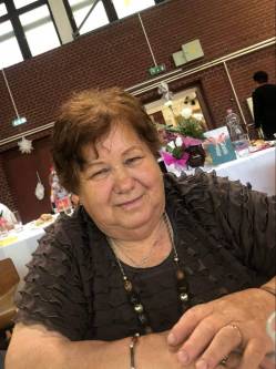 Zsuzs, 76 �ves t�rskeres� n�, Kecel
