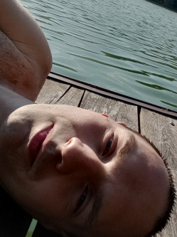 Zolt�n, 37 �ves t�rskeres� f�rfi, B�nk