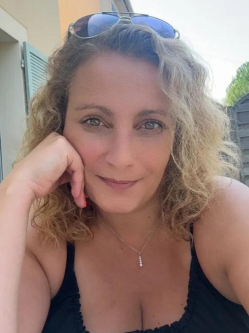 Jol�n, 43 �ves t�rskeres� n�, Ny�regyh�za