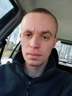 Attila, 25 �ves t�rskeres� f�rfi, S�sharty�n