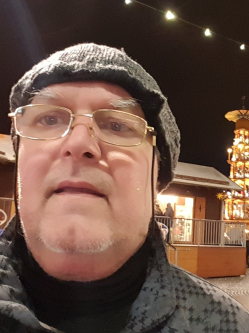 Gray, 69 �ves t�rskeres� f�rfi, Budapest