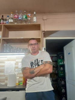 Csaba, 41 �ves t�rskeres� f�rfi, Kenderes