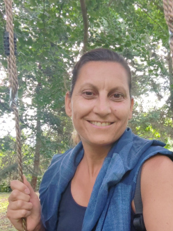 Kata, 50 �ves t�rskeres� n�, Tata