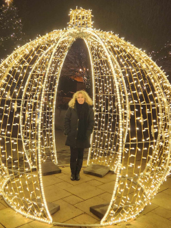 Eszter, 60 �ves t�rskeres� n�, Si�fok