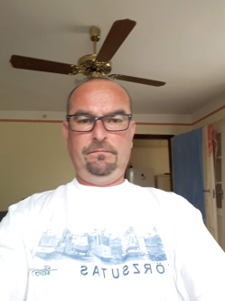 J�zsef, 52 �ves t�rskeres� f�rfi, Esztergom