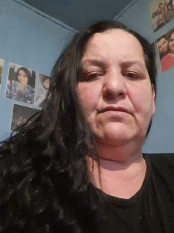 Anik�, 49 �ves t�rskeres� n�, Gel�nes