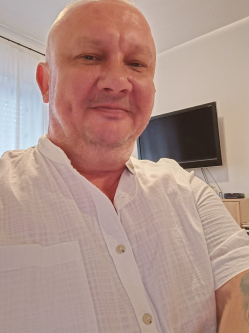 Zsolt, 54 �ves t�rskeres� f�rfi, V�c