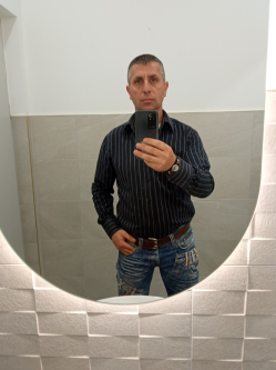 Zolt�n, 44 �ves t�rskeres� f�rfi, Soltvadkert
