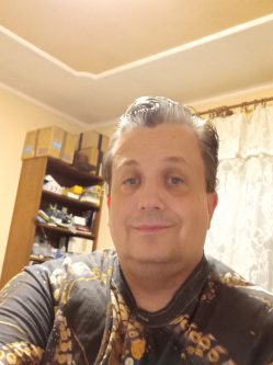 Laci, 49 �ves t�rskeres� f�rfi, Mez�hegyes