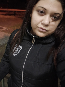 Ildik�, 31 �ves t�rskeres� n�, Decs