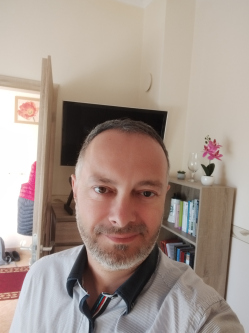 J�zsef, 50 �ves t�rskeres� f�rfi, Kiskunf�legyh�za
