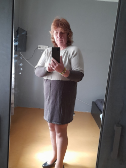 Csilla, 58 �ves t�pi�szecs�i t�rskeres� n�