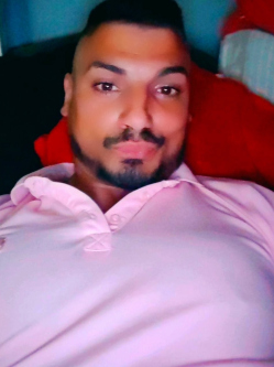 Ern�, 32 �ves t�rskeres� f�rfi, Ebes