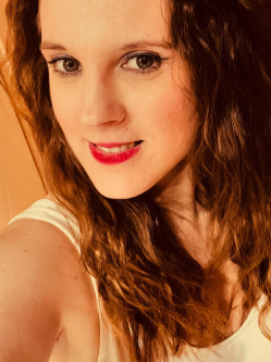 Gizella, 28 �ves t�rskeres� n�, Szolnok
