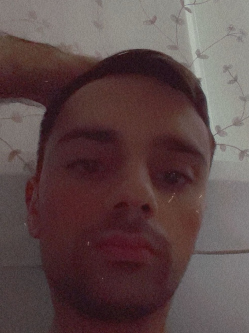 Patrik, 22 �ves t�rskeres� f�rfi, Ny�regyh�za